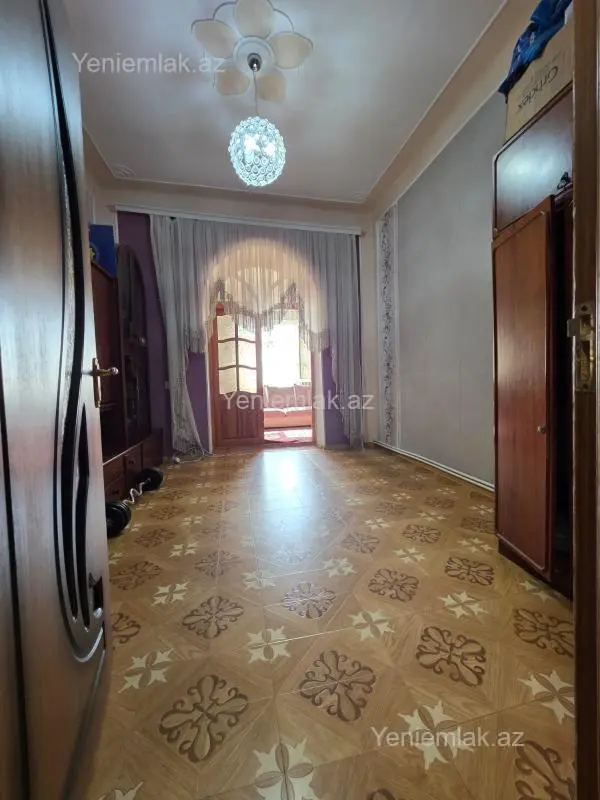 Satılır 4 otaqlı köhnə tikili 100 m²
