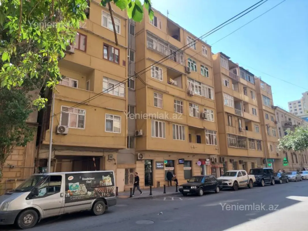 Satılır 3 otaqlı köhnə tikili 75 m²