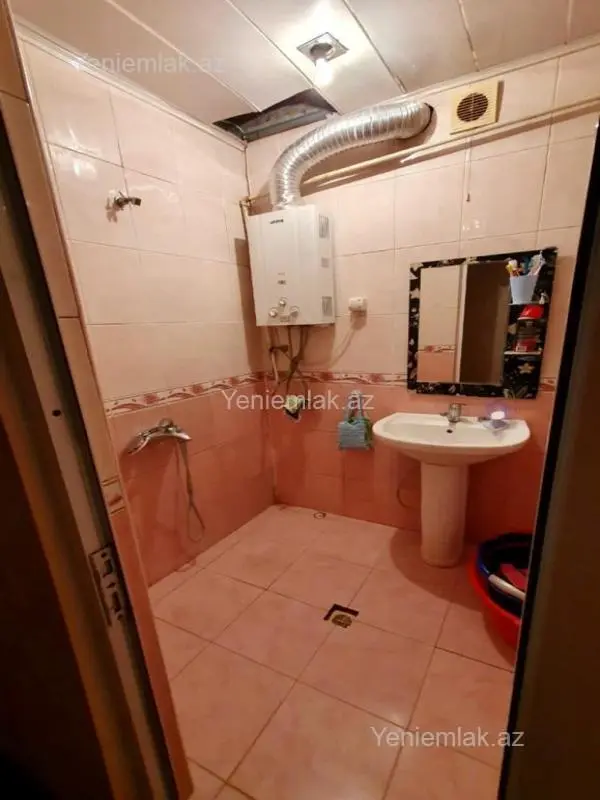 Satılır 3 otaqlı köhnə tikili 98 m²