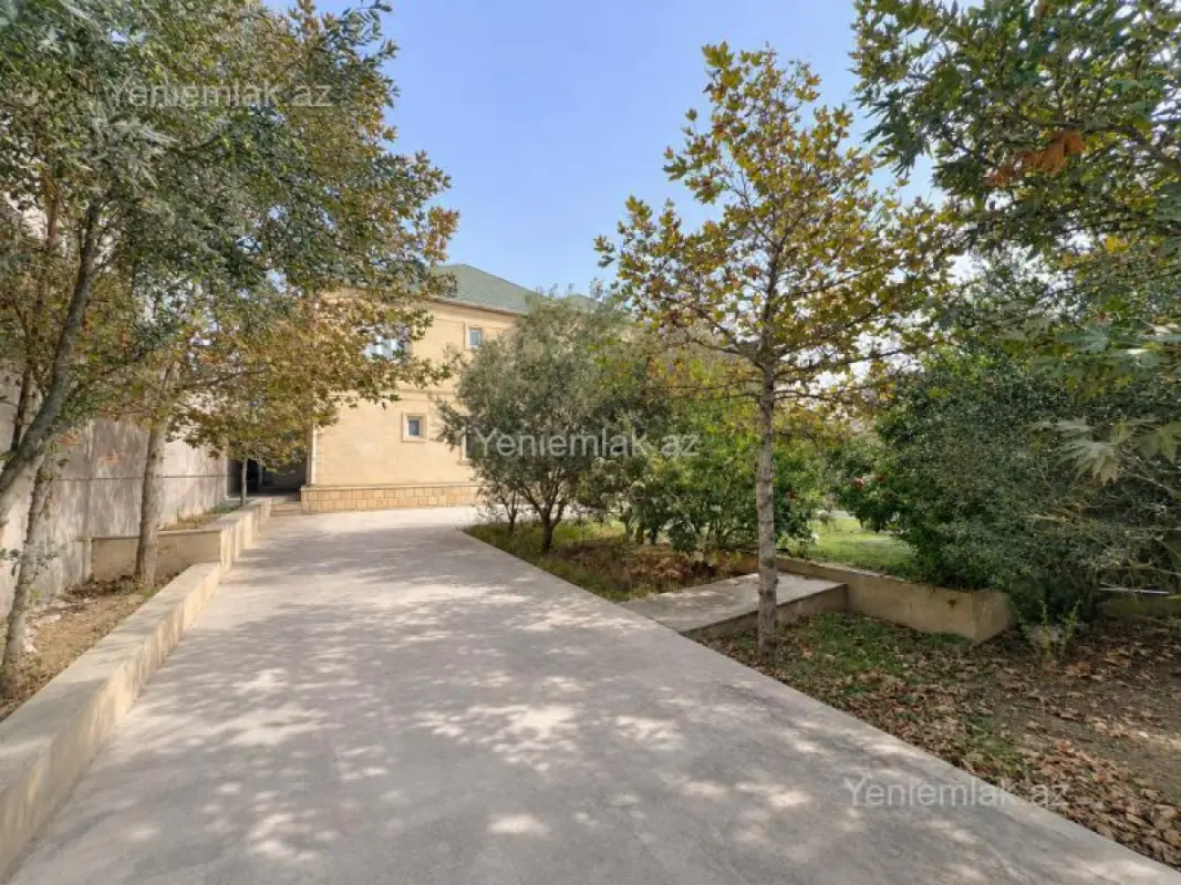 Satılır 8 otaqlı həyət evi 280 m²
