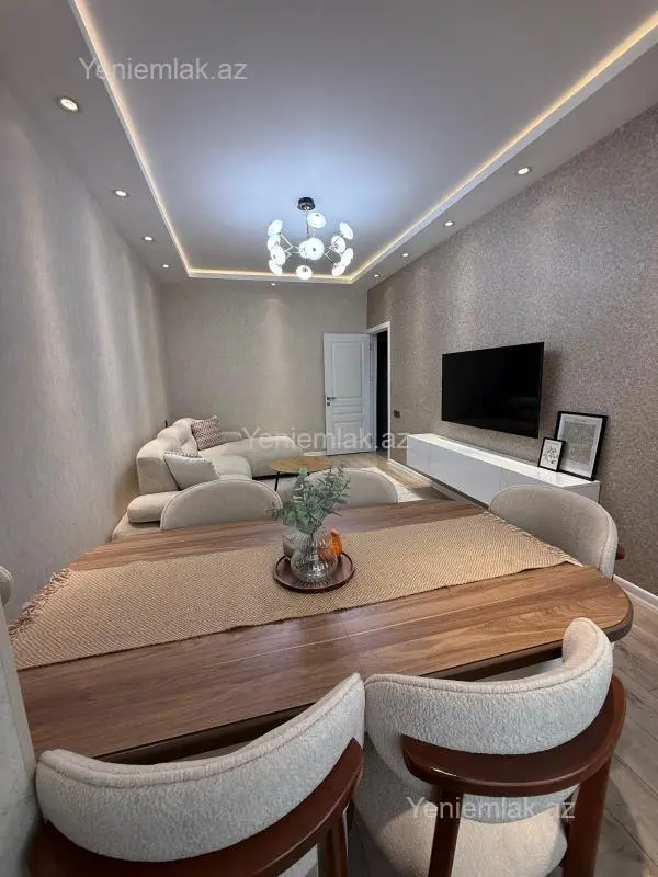Satılır 4 otaqlı köhnə tikili 100 m²