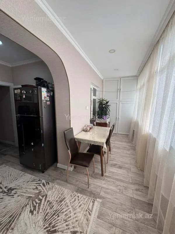 Satılır 4 otaqlı köhnə tikili 110 m²