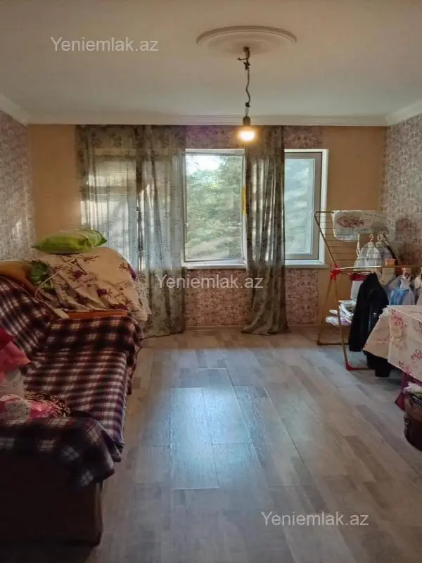 Satılır 1 otaqlı köhnə tikili 32 m²