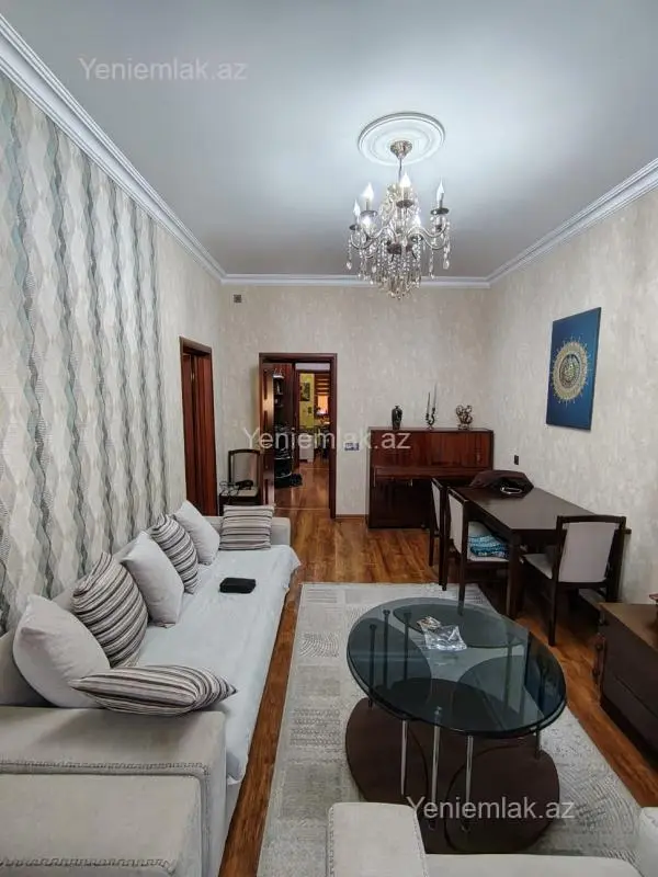 Satılır 2 otaqlı köhnə tikili 55 m²