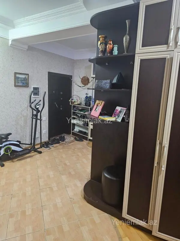 Satılır 4 otaqlı yeni tikili 200 m²