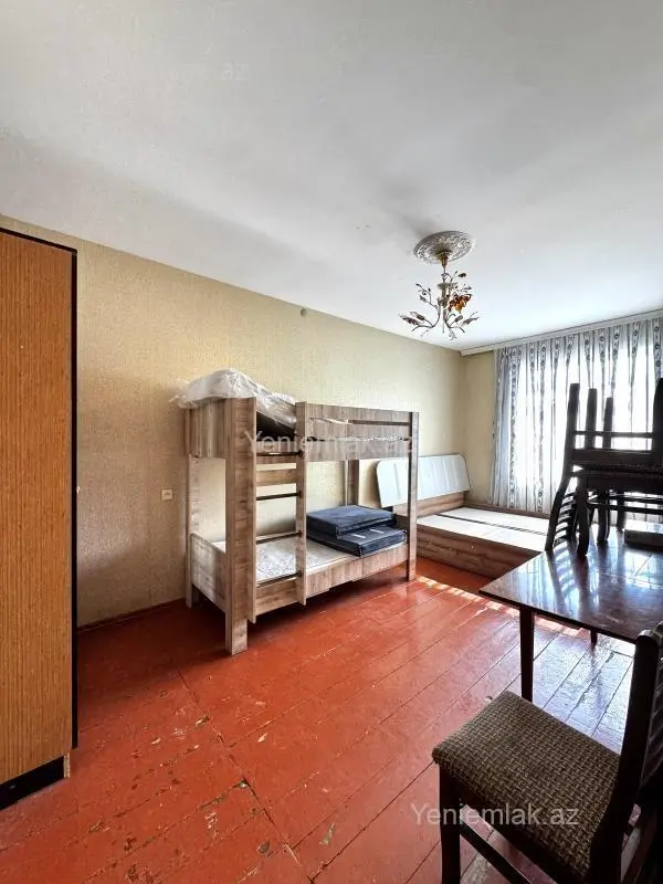 Satılır 2 otaqlı köhnə tikili 65 m²