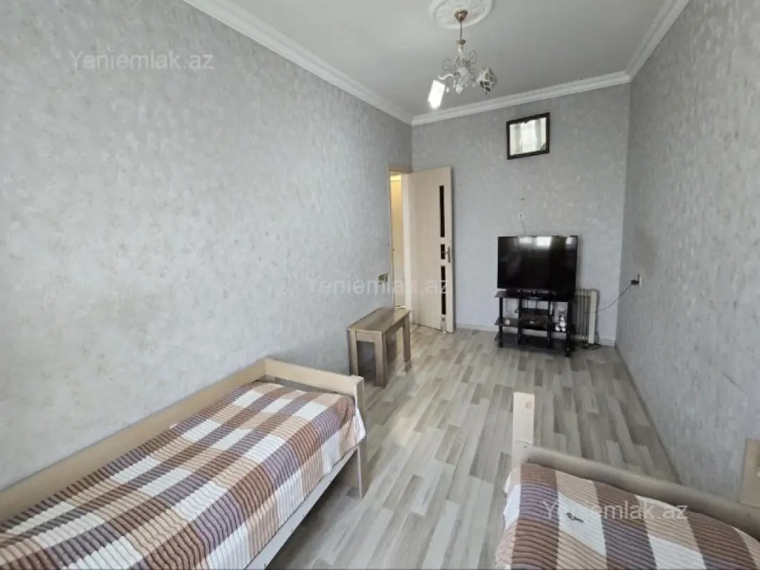 Satılır 2 otaqlı köhnə tikili 65 m²