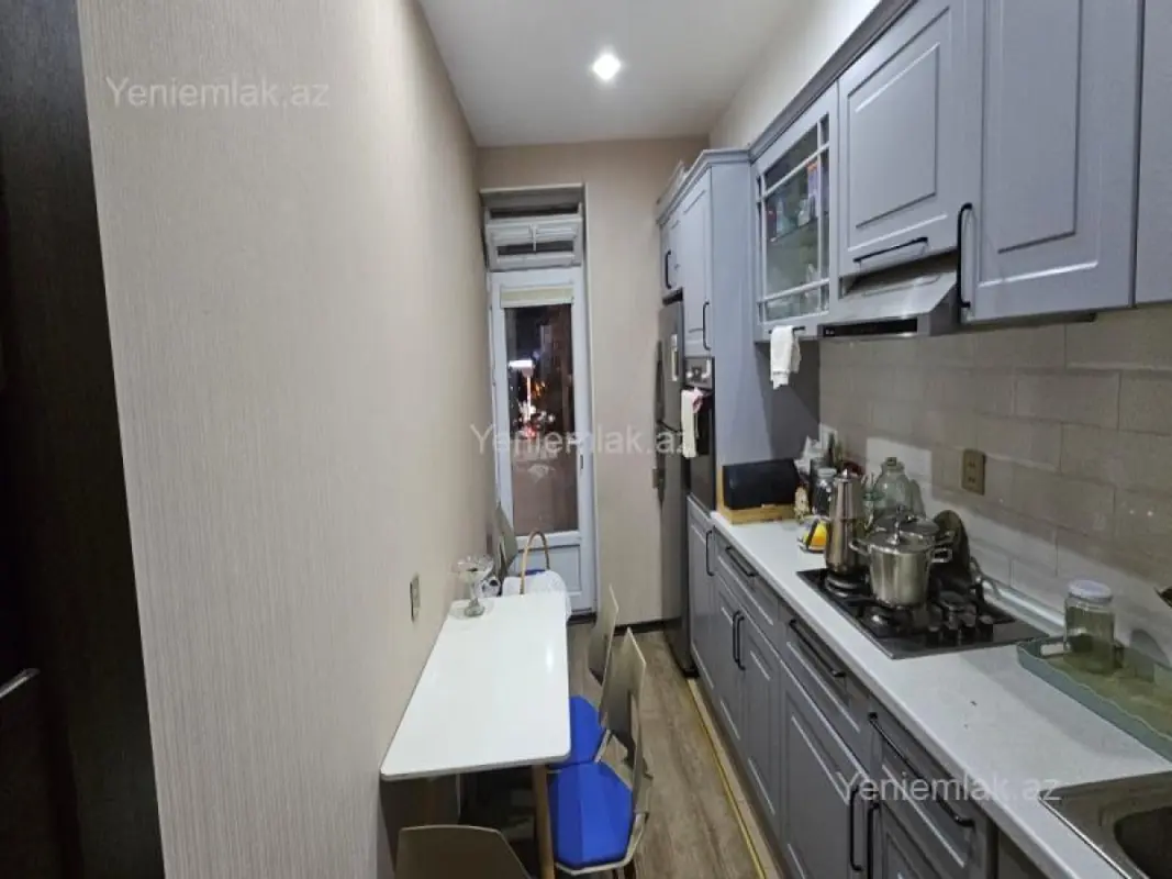 Satılır 3 otaqlı köhnə tikili 95 m²