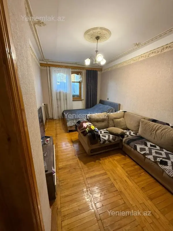 Satılır 2 otaqlı köhnə tikili 60 m²