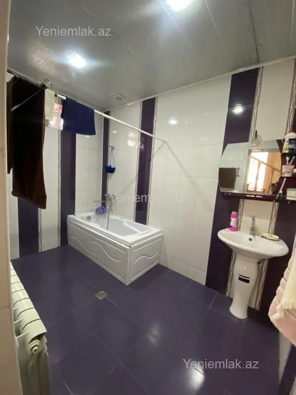 Satılır 4 otaqlı həyət evi 200 m²