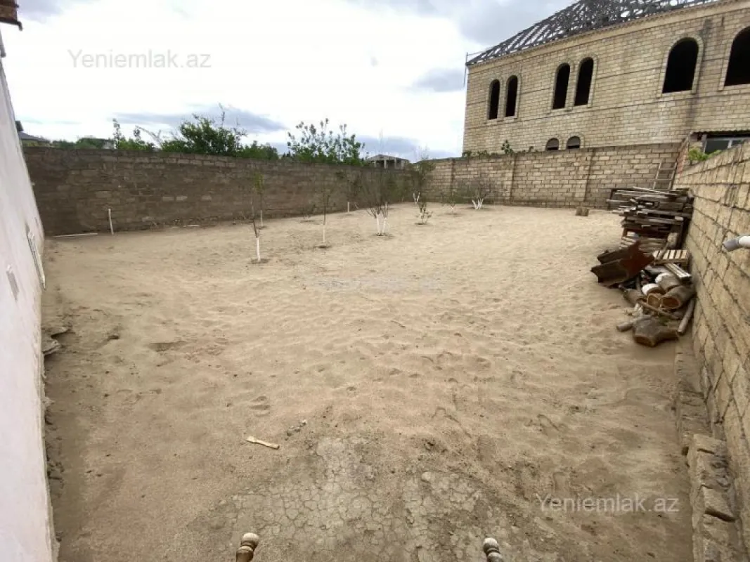 Satılır 4 otaqlı həyət evi 200 m²