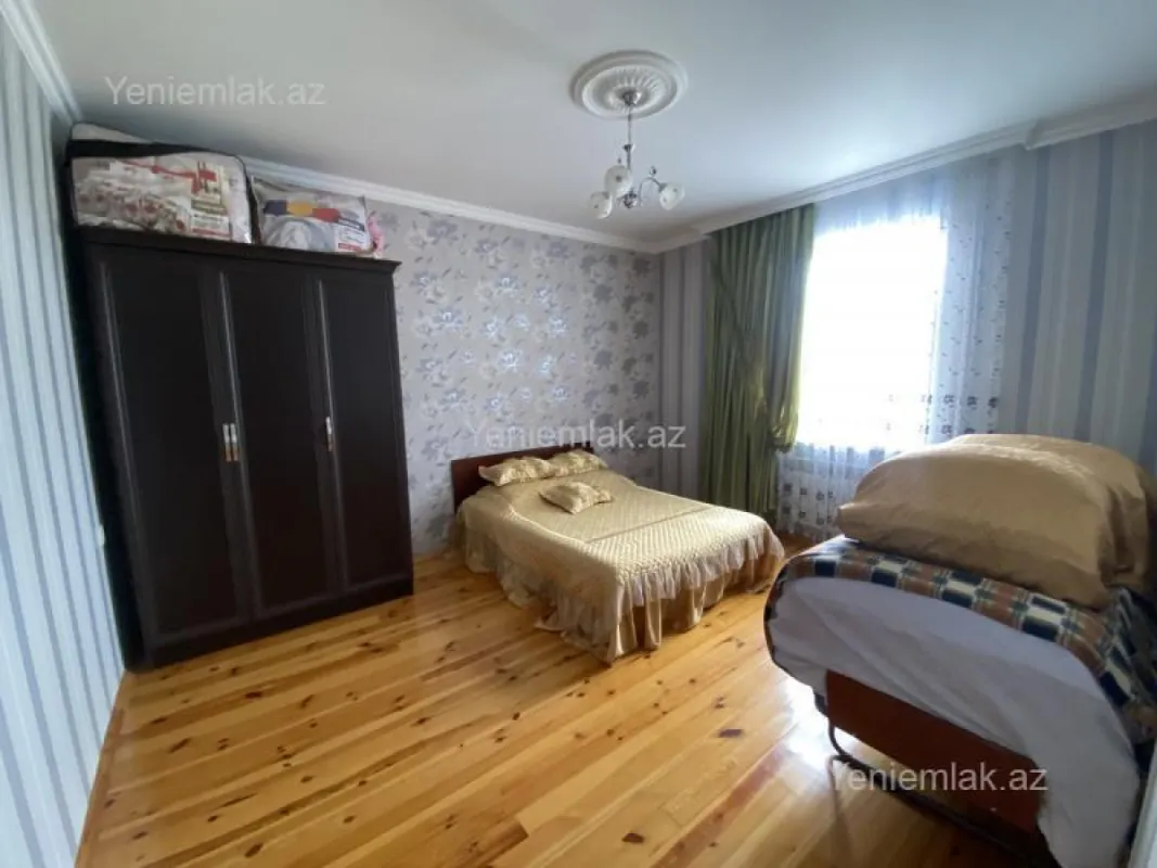 Satılır 4 otaqlı həyət evi 200 m²