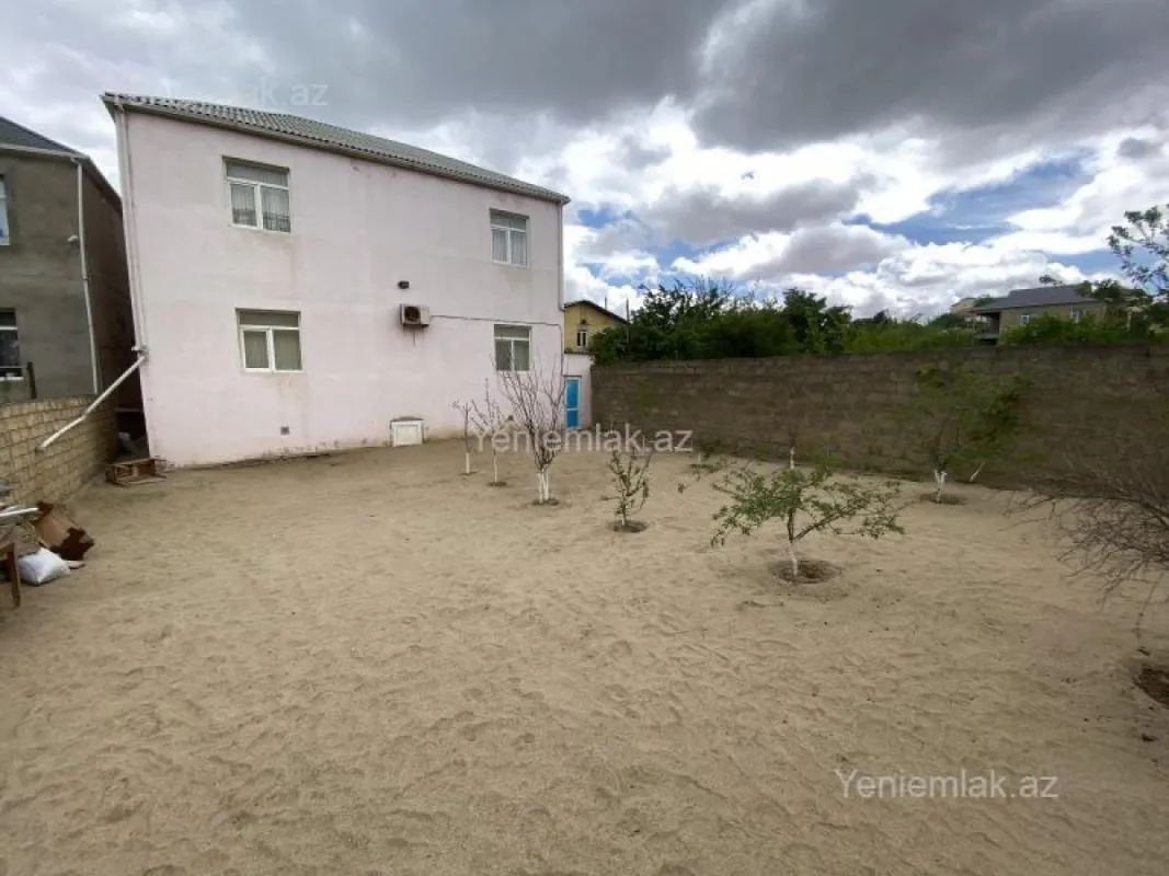 Satılır 4 otaqlı həyət evi 200 m²