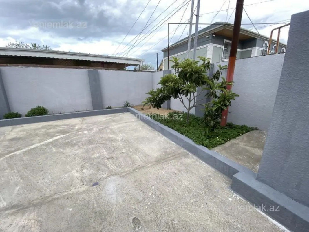 Satılır 4 otaqlı həyət evi 200 m²