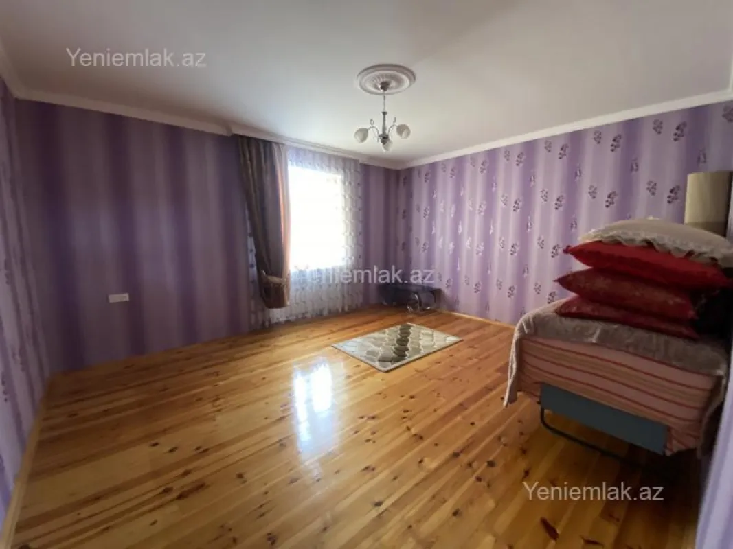 Satılır 4 otaqlı həyət evi 200 m²