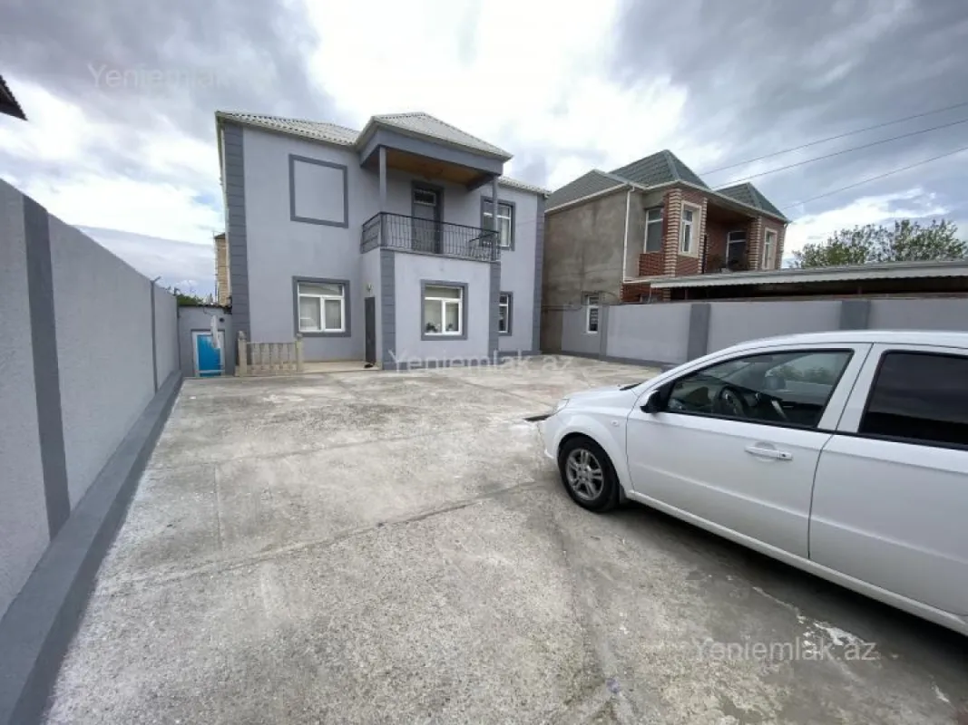 Satılır 4 otaqlı həyət evi 200 m²