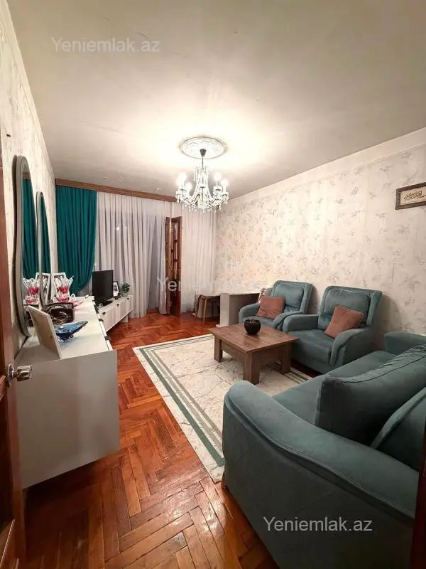Satılır 2 otaqlı köhnə tikili 70 m²