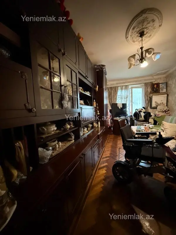 Satılır 2 otaqlı köhnə tikili 60 m²