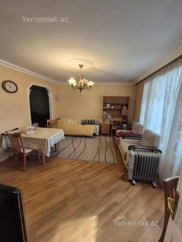 Satılır 2 otaqlı köhnə tikili 63 m²