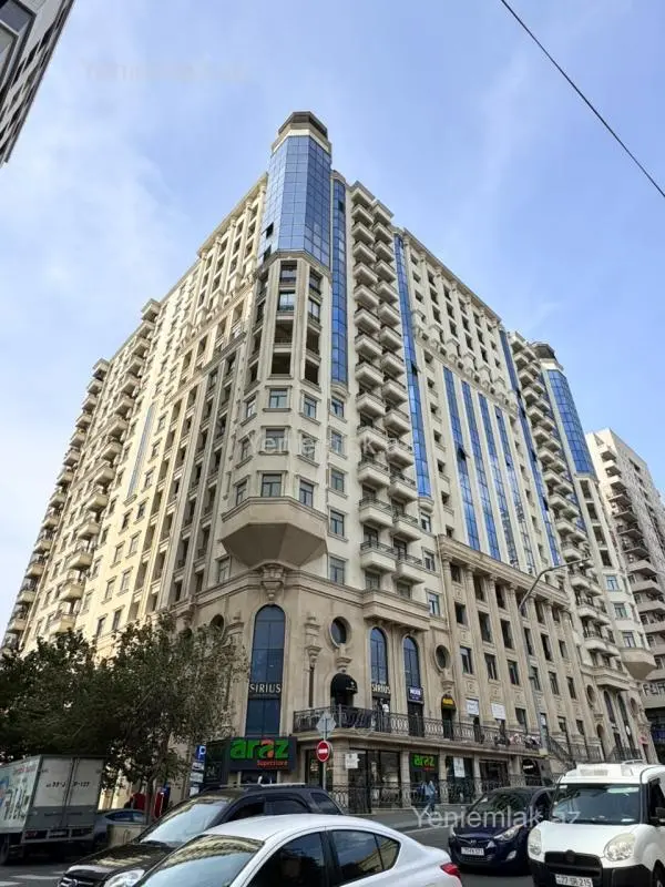 Satılır 4 otaqlı yeni tikili 242 m²