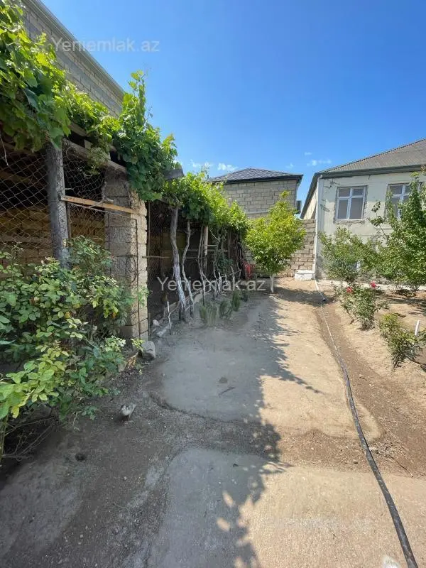 Satılır 7 otaqlı həyət evi 200 m²