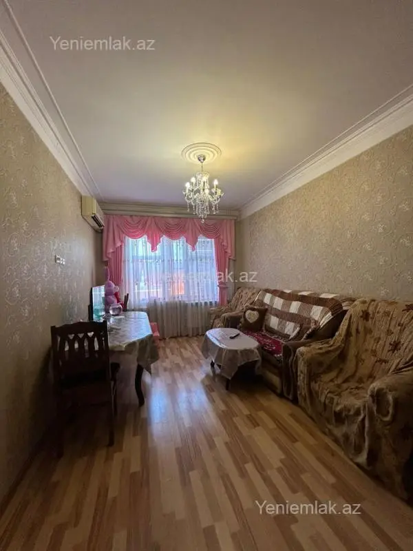 Satılır 2 otaqlı köhnə tikili 65 m²