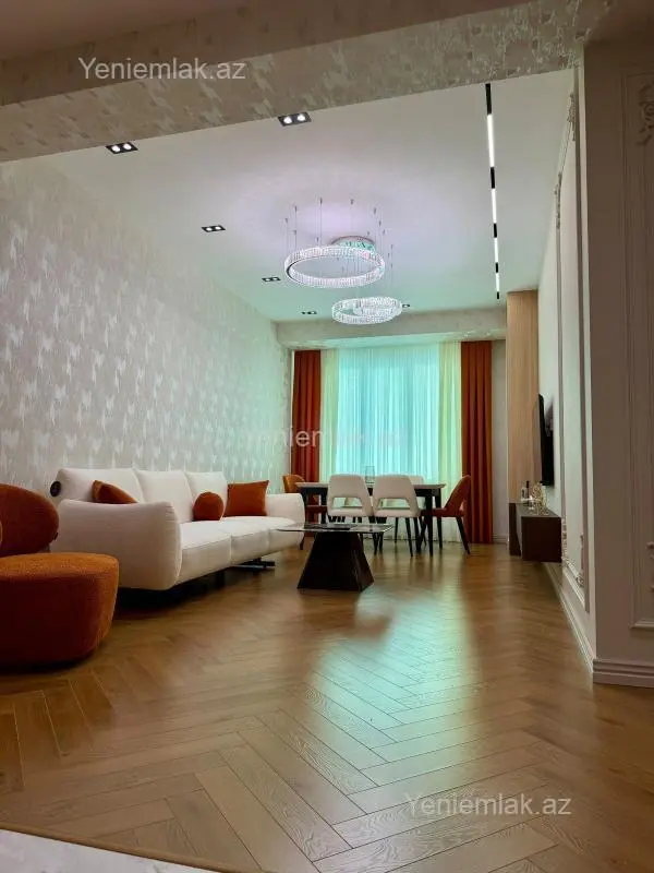 Satılır 4 otaqlı yeni tikili 130 m²