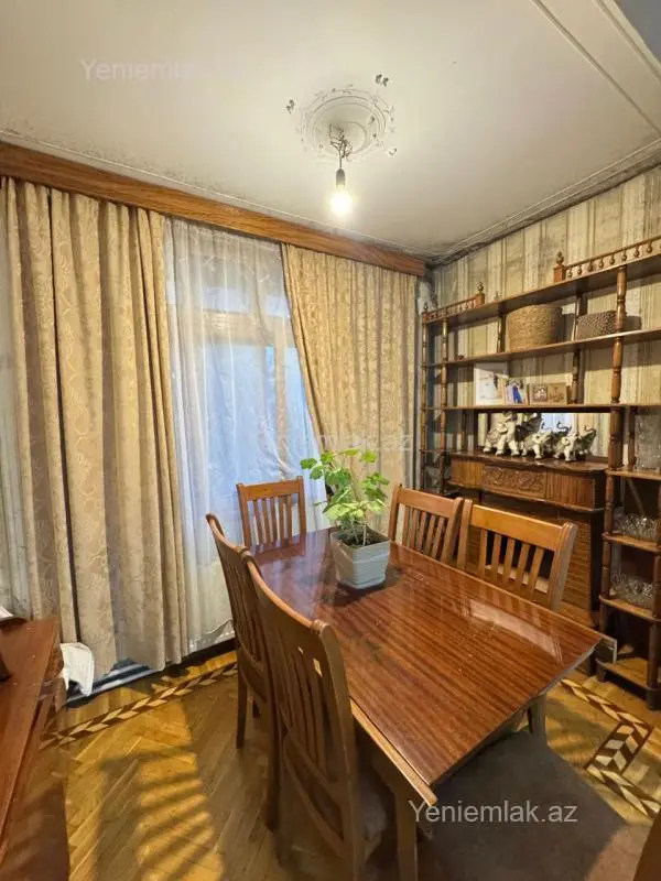 Satılır 2 otaqlı köhnə tikili 65 m²