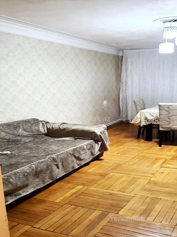 Satılır 2 otaqlı köhnə tikili 70 m²