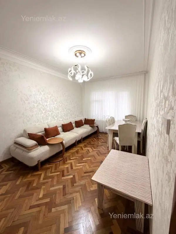 Satılır 3 otaqlı köhnə tikili 95 m²