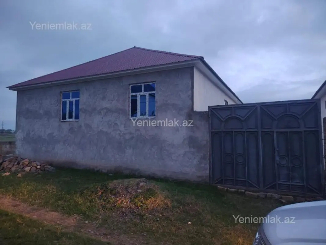 Satılır 4 otaqlı həyət evi 140 m²