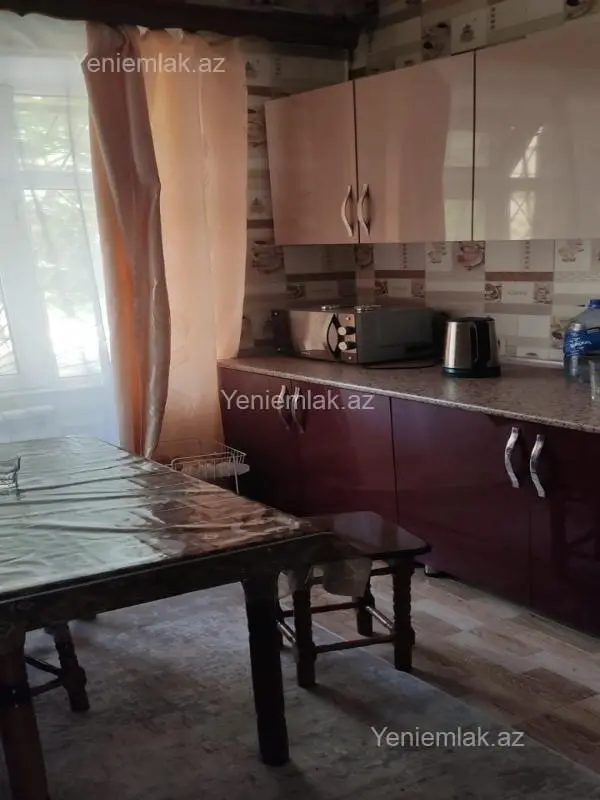 Satılır 5 otaqlı köhnə tikili 120 m²