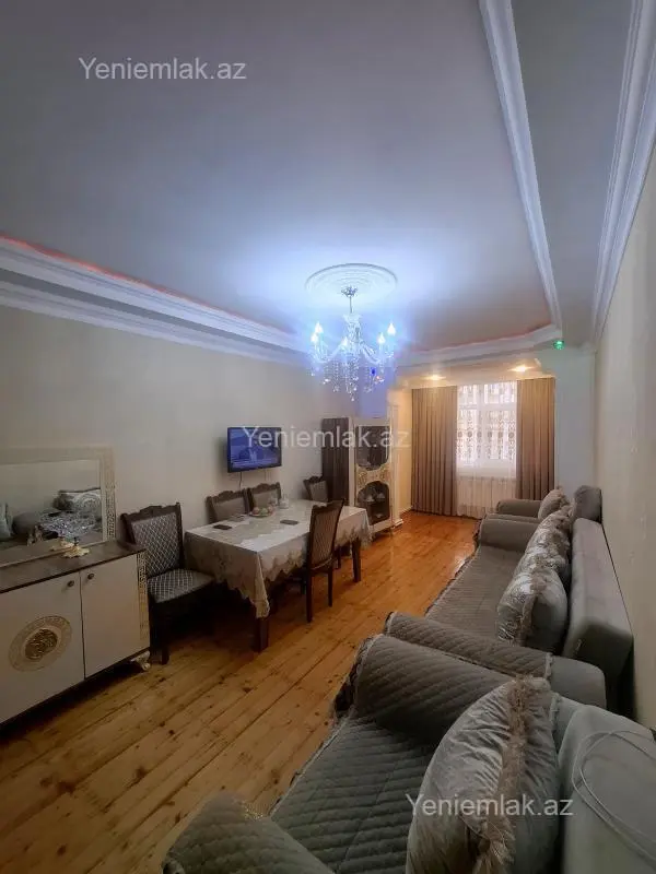 Satılır 4 otaqlı köhnə tikili 95 m²