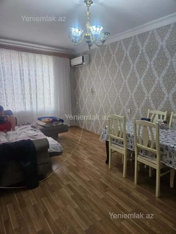 Satılır 4 otaqlı köhnə tikili 100 m²