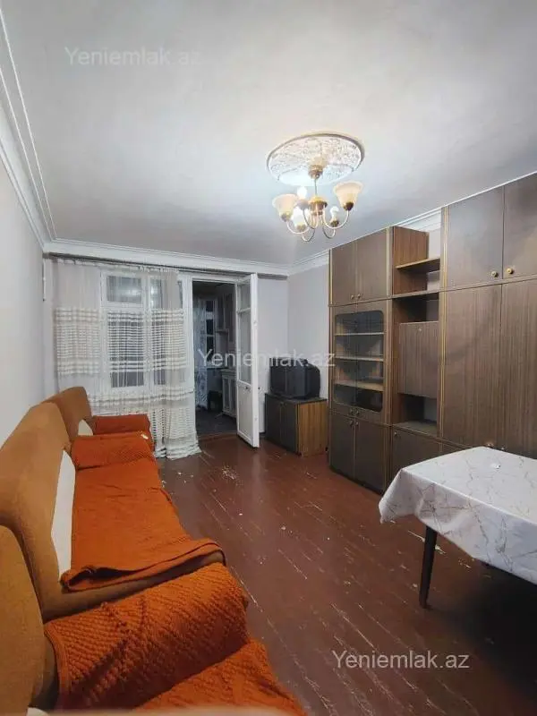 Satılır 2 otaqlı köhnə tikili 60 m²