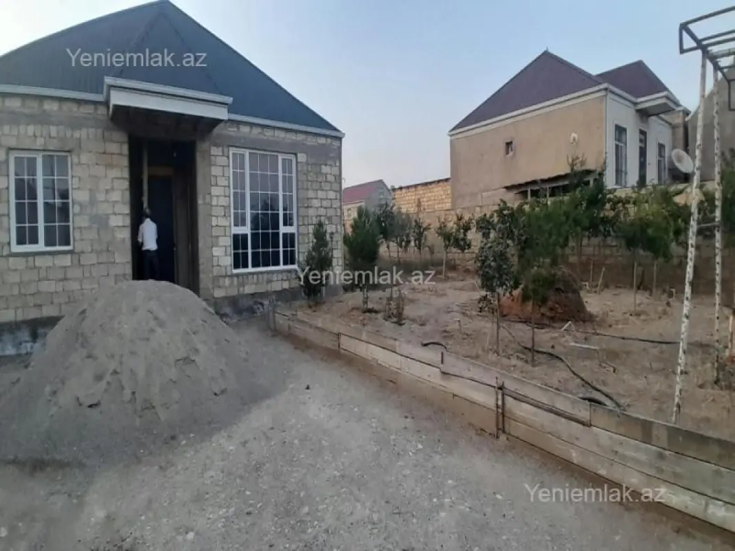 Satılır 4 otaqlı həyət evi 100 m²
