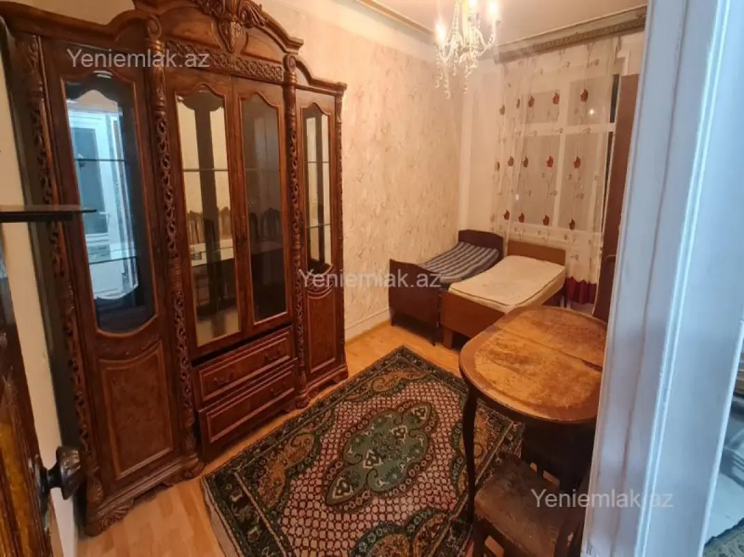 Satılır 2 otaqlı köhnə tikili 65 m²