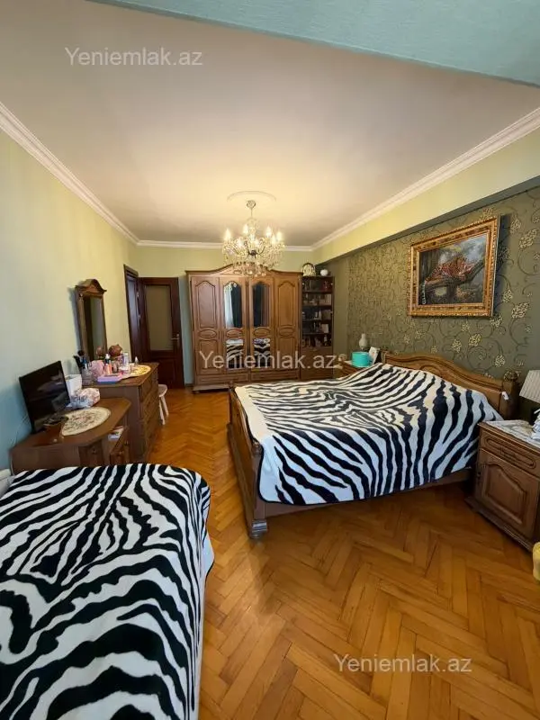 Satılır 3 otaqlı köhnə tikili 90 m²