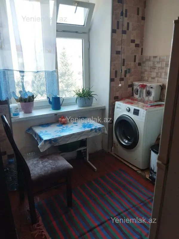 Satılır 2 otaqlı köhnə tikili 56 m²