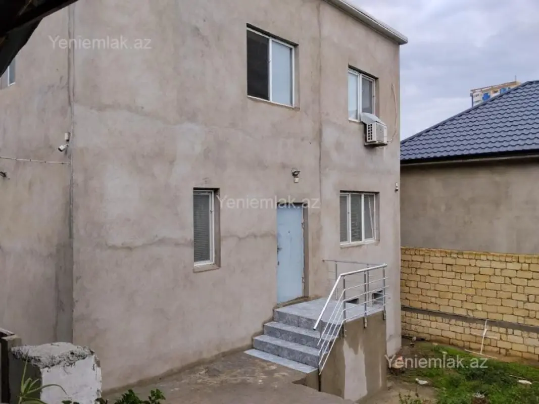 Satılır 4 otaqlı həyət evi 180 m²