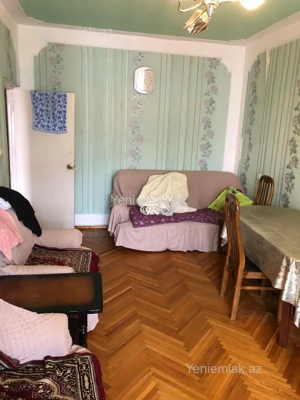 Satılır 2 otaqlı köhnə tikili 65 m²