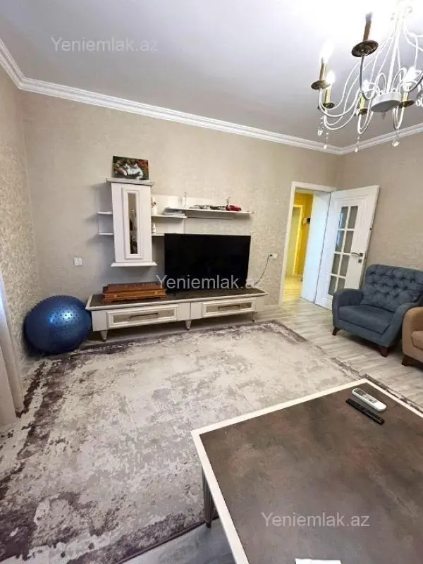 Satılır 3 otaqlı köhnə tikili 90 m²