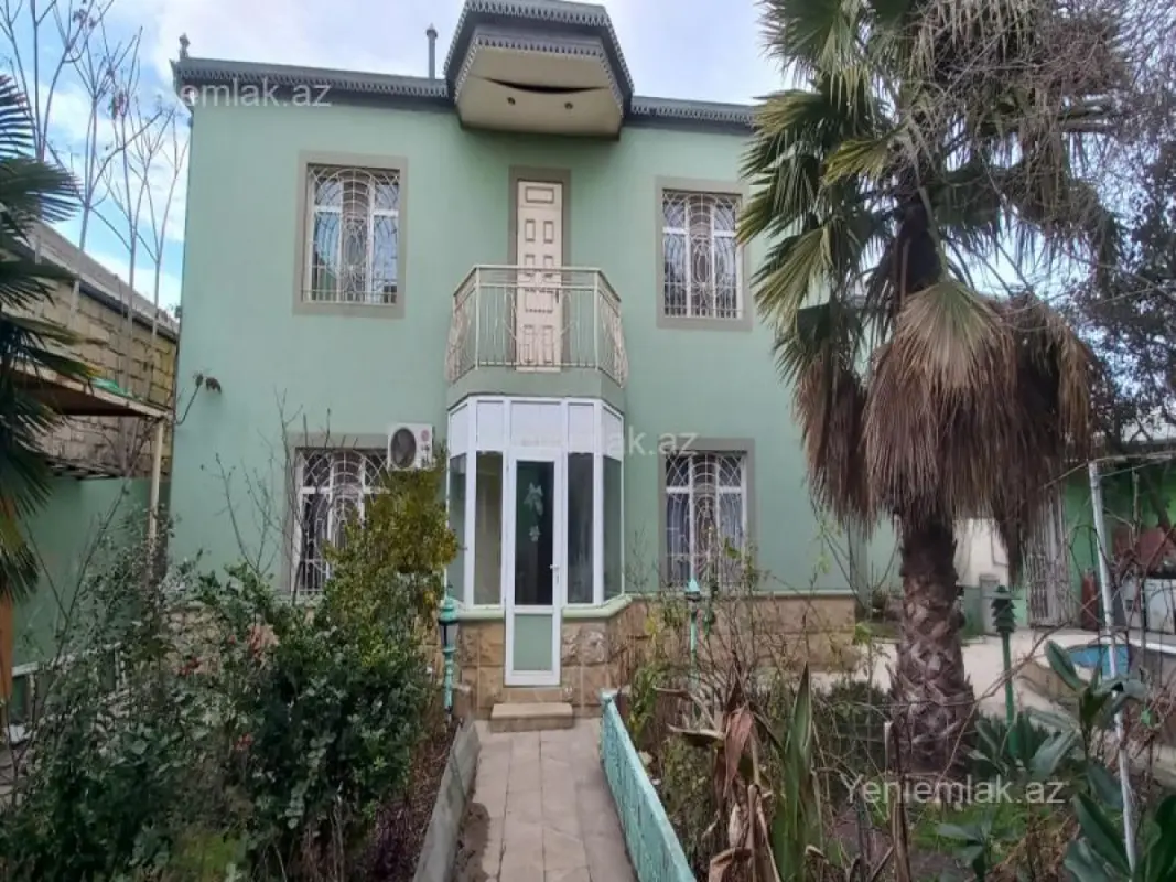 Satılır 6 otaqlı həyət evi 200 m²