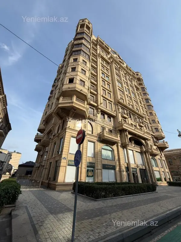 Satılır 4 otaqlı yeni tikili 300 m²