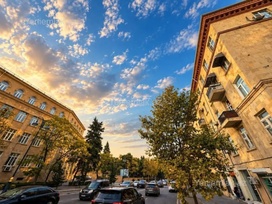 Satılır 3 otaqlı köhnə tikili 70 m²