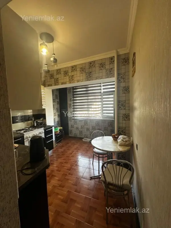 Satılır 4 otaqlı köhnə tikili 120 m²