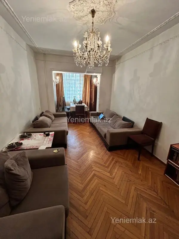 Satılır 3 otaqlı köhnə tikili 90 m²