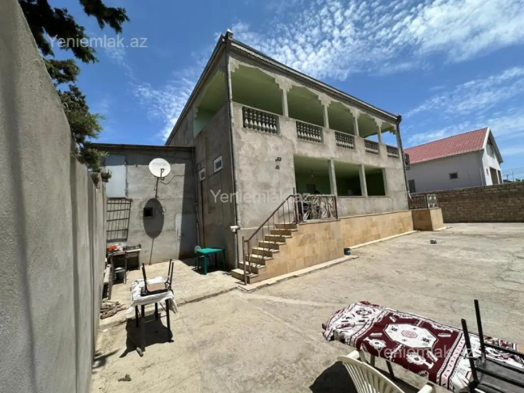 Satılır 7 otaqlı həyət evi 220 m²