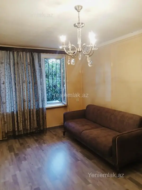 Satılır 1 otaqlı köhnə tikili 30 m²