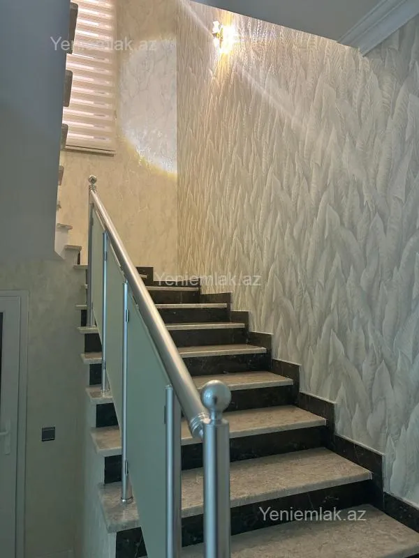 Satılır 7 otaqlı həyət evi 340 m²